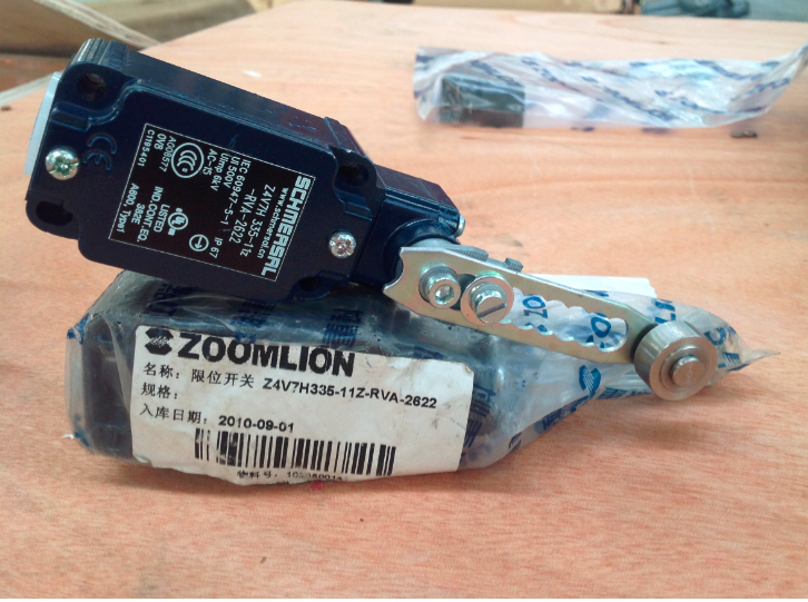 ZOOMLION crawler crane Limit switch  Z4V7H335-11Z-RVA-2622 1020500141
