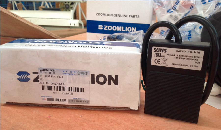 ZOOMLION crawler crane Foot-operated switch   FS-1-10 1020500490