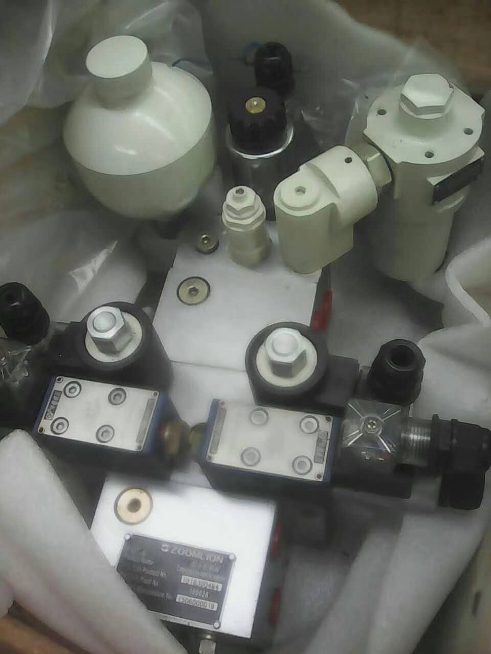 ZOOMLION truck crane Combination control valve 1010300494 QKF6-B3/B4