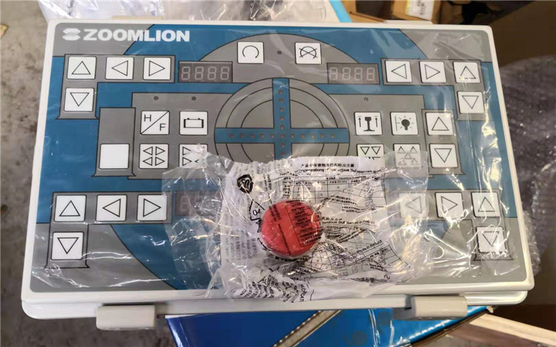 ZOOMLION mobile crane Outrigger control box HLC2050B 1020201902 