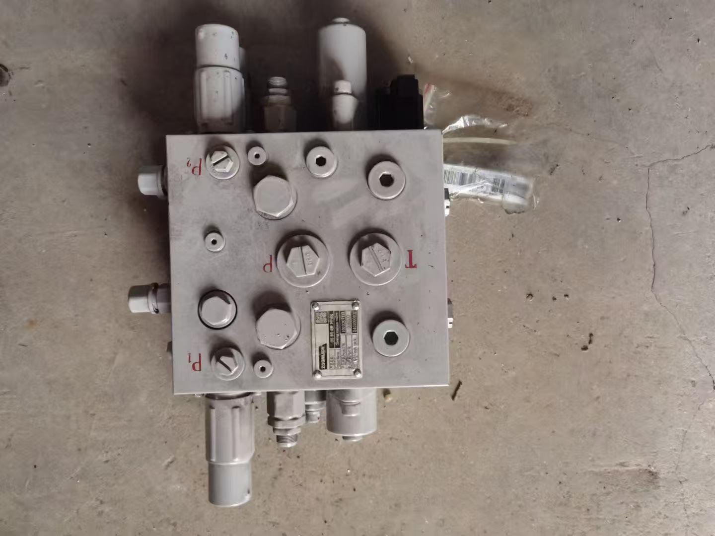 ZOOMLION mobile crane slewing cushion valve 1010307113
