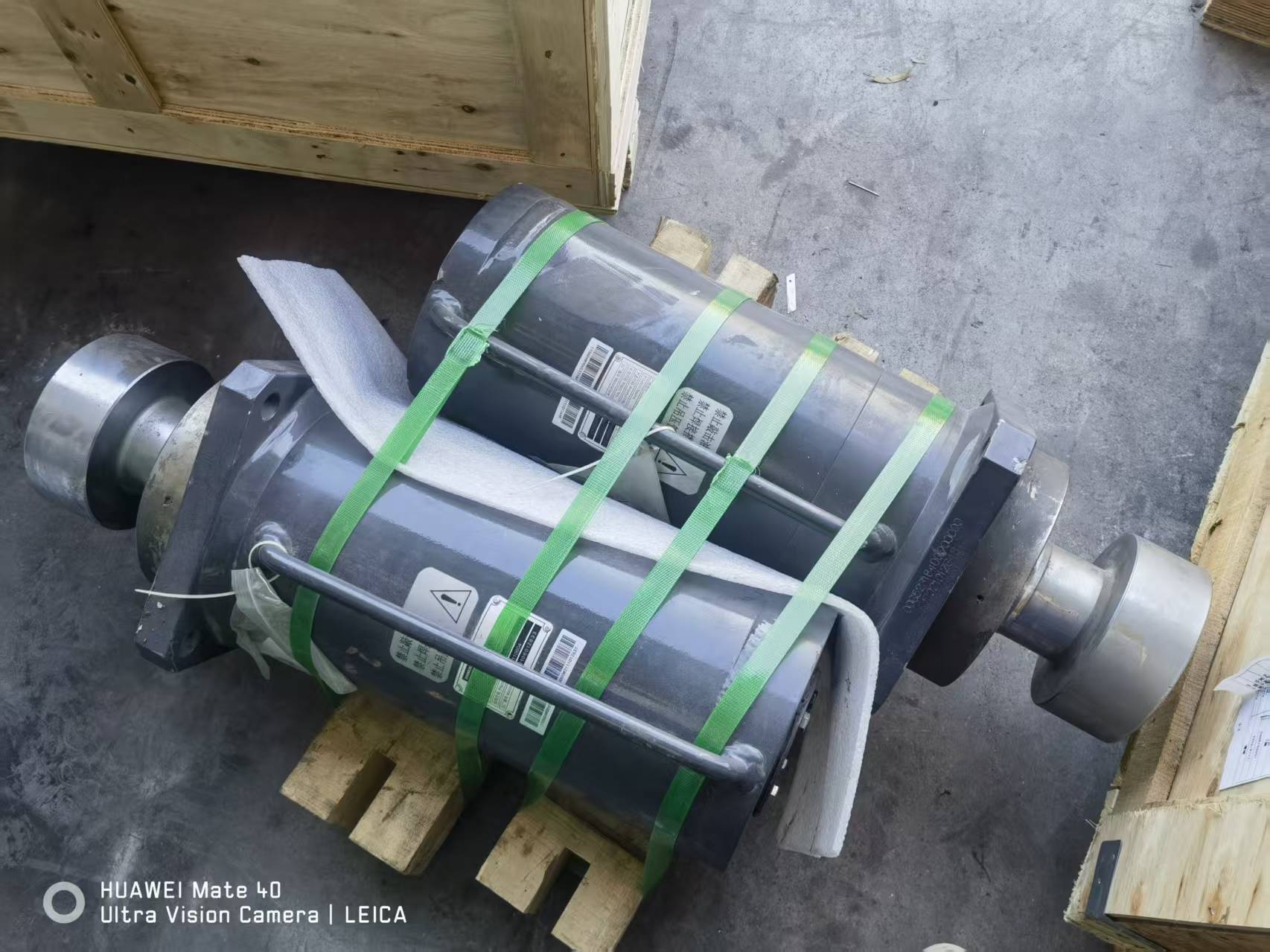 ZOOMLION truck crane counterweight lifting cylinde 00652318400900000